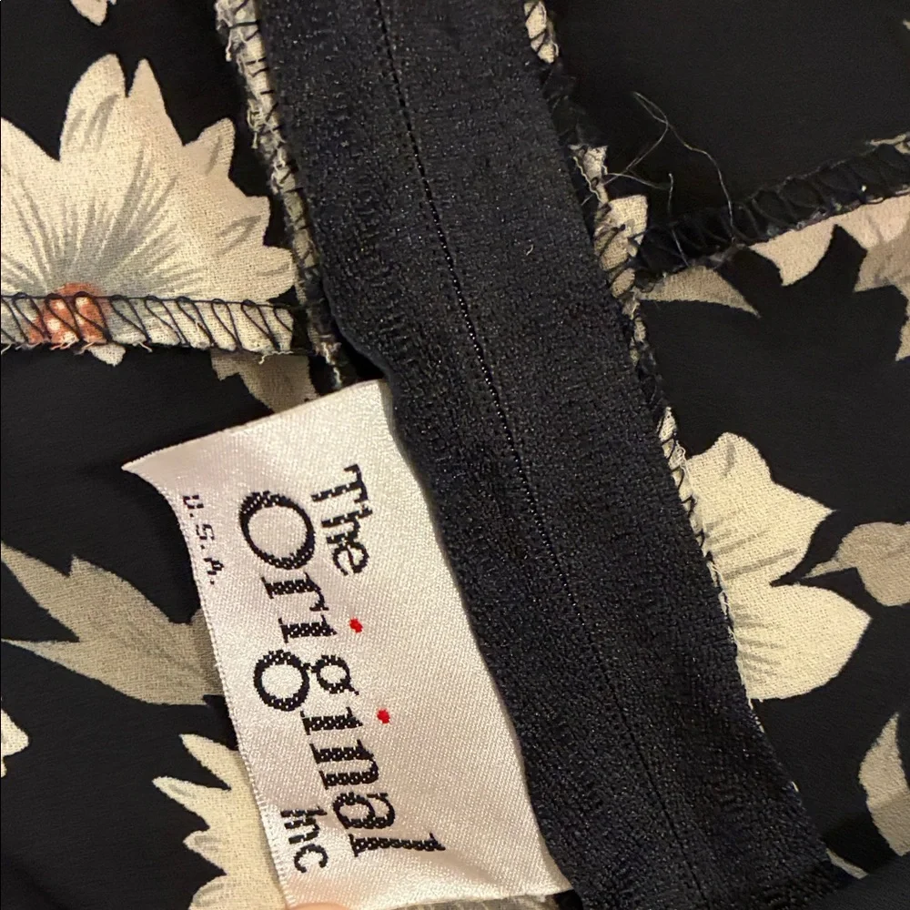 Cutie Vintage Floral Black and White Dress - Picture 3 of 4